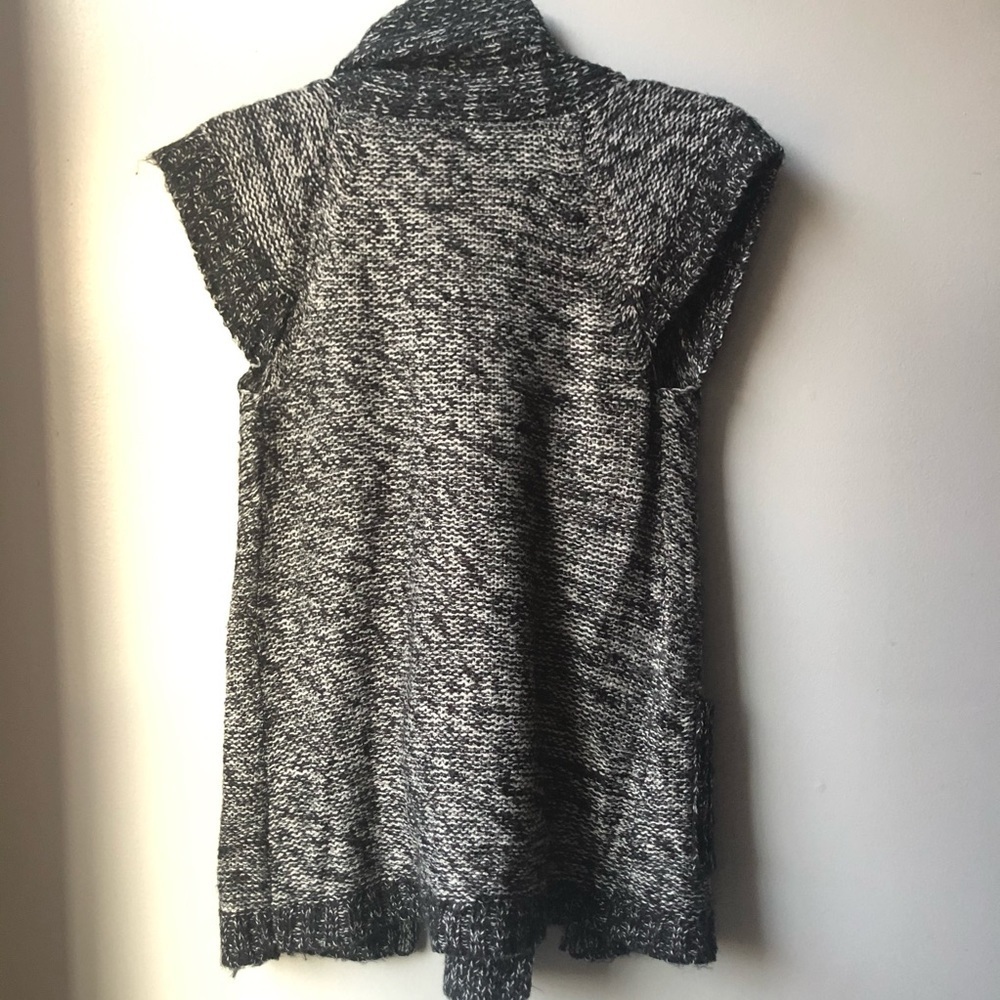 Derek Heart Cardigan Vest w/ attached scarf Sz Med - Picture 4 of 9